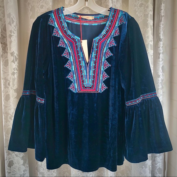 SOLITAIRE * NWT Blue Velvet Embroidered Boho Bell-Sleeve Top - Picture 6 of 11